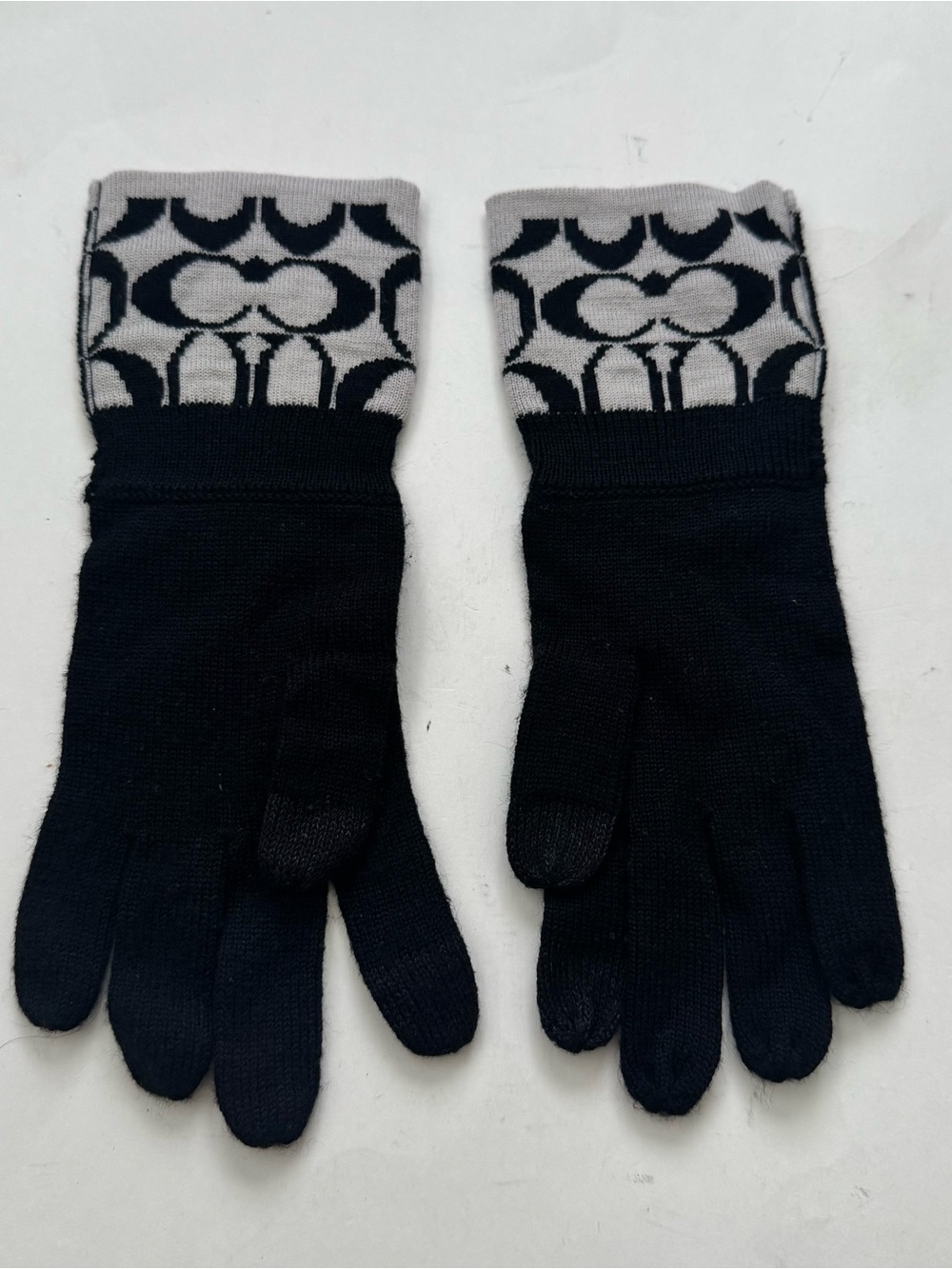 Coach Black Grey Monogram Signature C Logo Knit Winter Gloves